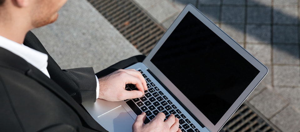 Perbedaan laptop consumer dan corporate